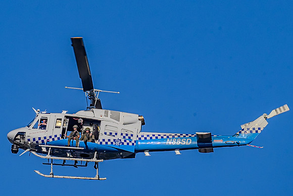 October 2025 police over Chicago, 2 cops on each side