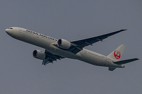 Japan Air flight over Chicago 2025