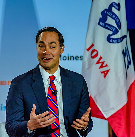 Julian Castro in Bettendorf IA 7-16-19