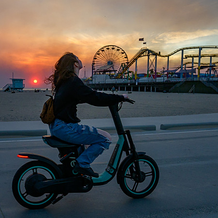 The cool of evening during wildfires 1/8/25 Santa Monica Pier