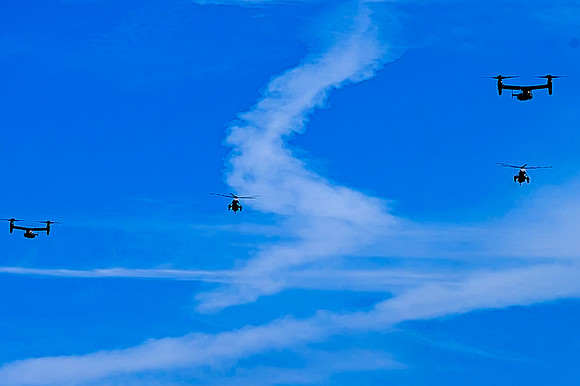 President Trump flies with 2 helicopters and 2 ospreys from LAX to Pacific Palisades, 1/24/25